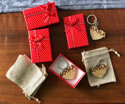 Leseni obesek “MAMA”